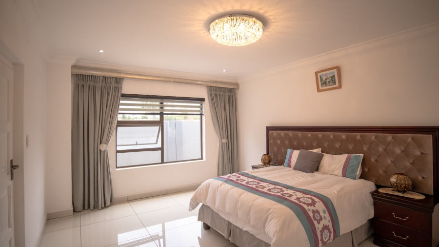 6 Bedroom Property for Sale in The Coves North West